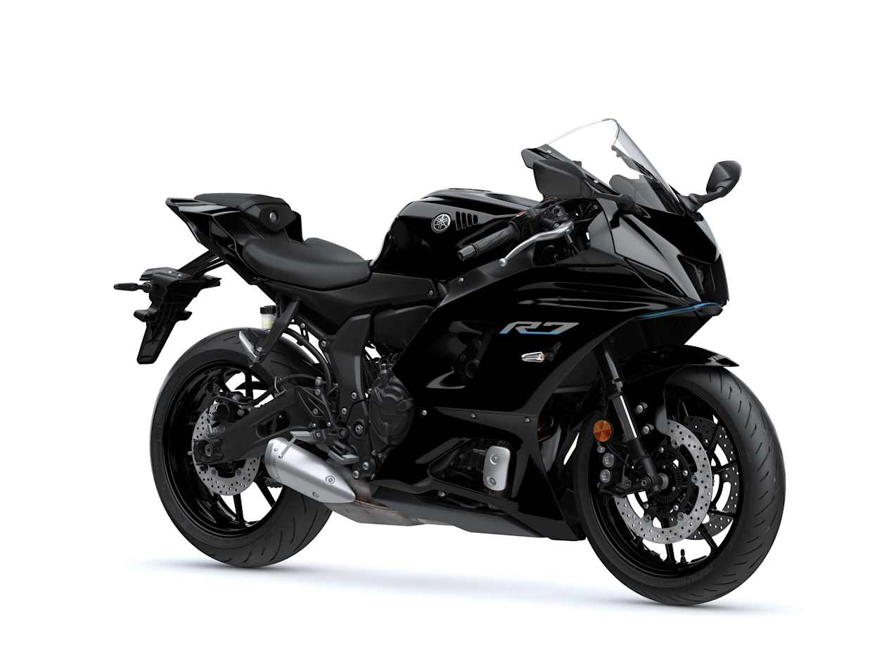 Yamaha R7 Black 3/4 studio