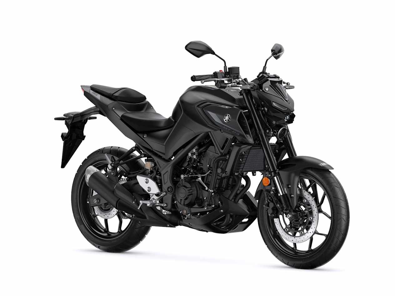 Yamaha MT-03 2023 Midnight Black : trois quarts avant