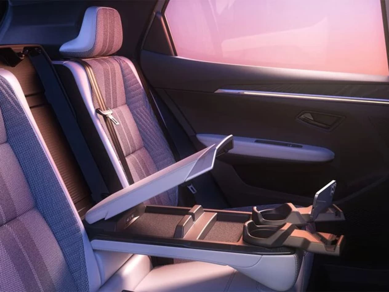 Smart rear armrest