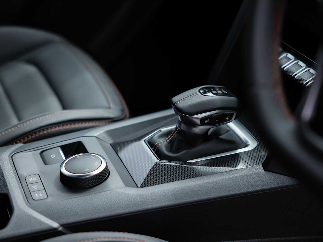 Close up of the driving mode selection and related controls of the Volkswagen Amarok