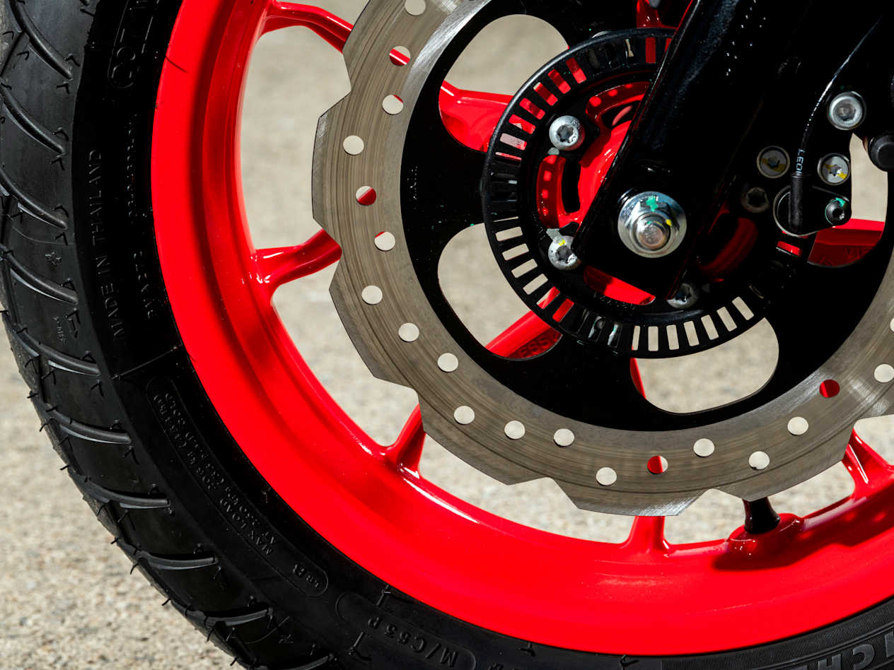 Aprilia SR GT 125 Sport freins