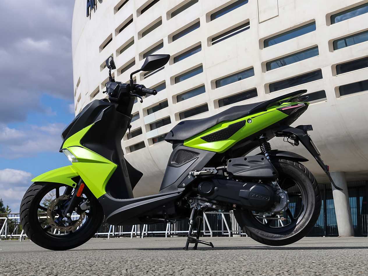 Kymco Super 8 R 2024 : profil gauche statique