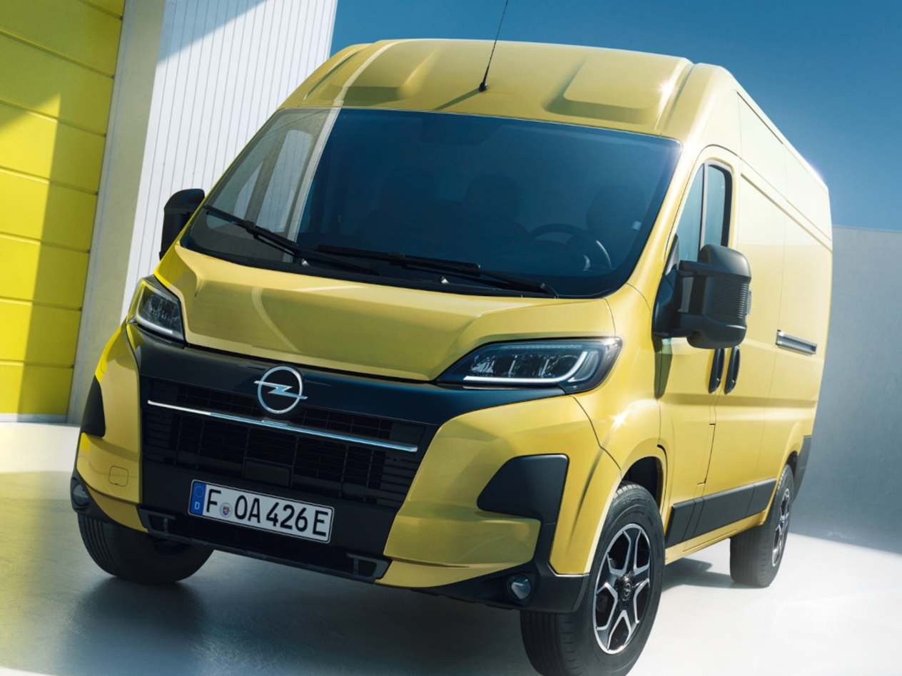 Opel Movano 2024 : trois quarts avant gauche statique