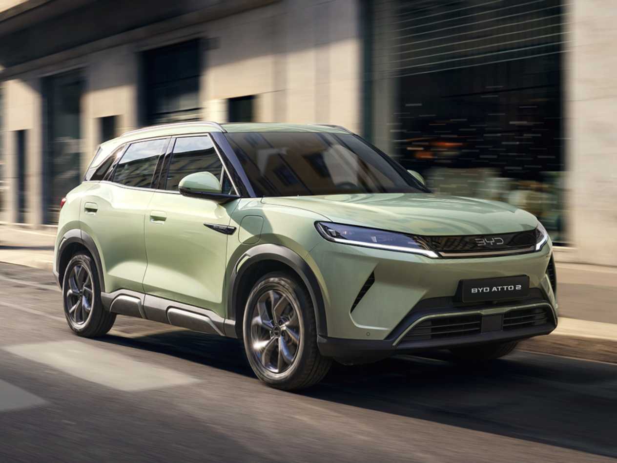 BYD Atto 2 2025 : trois quarts avant droit dans la rue