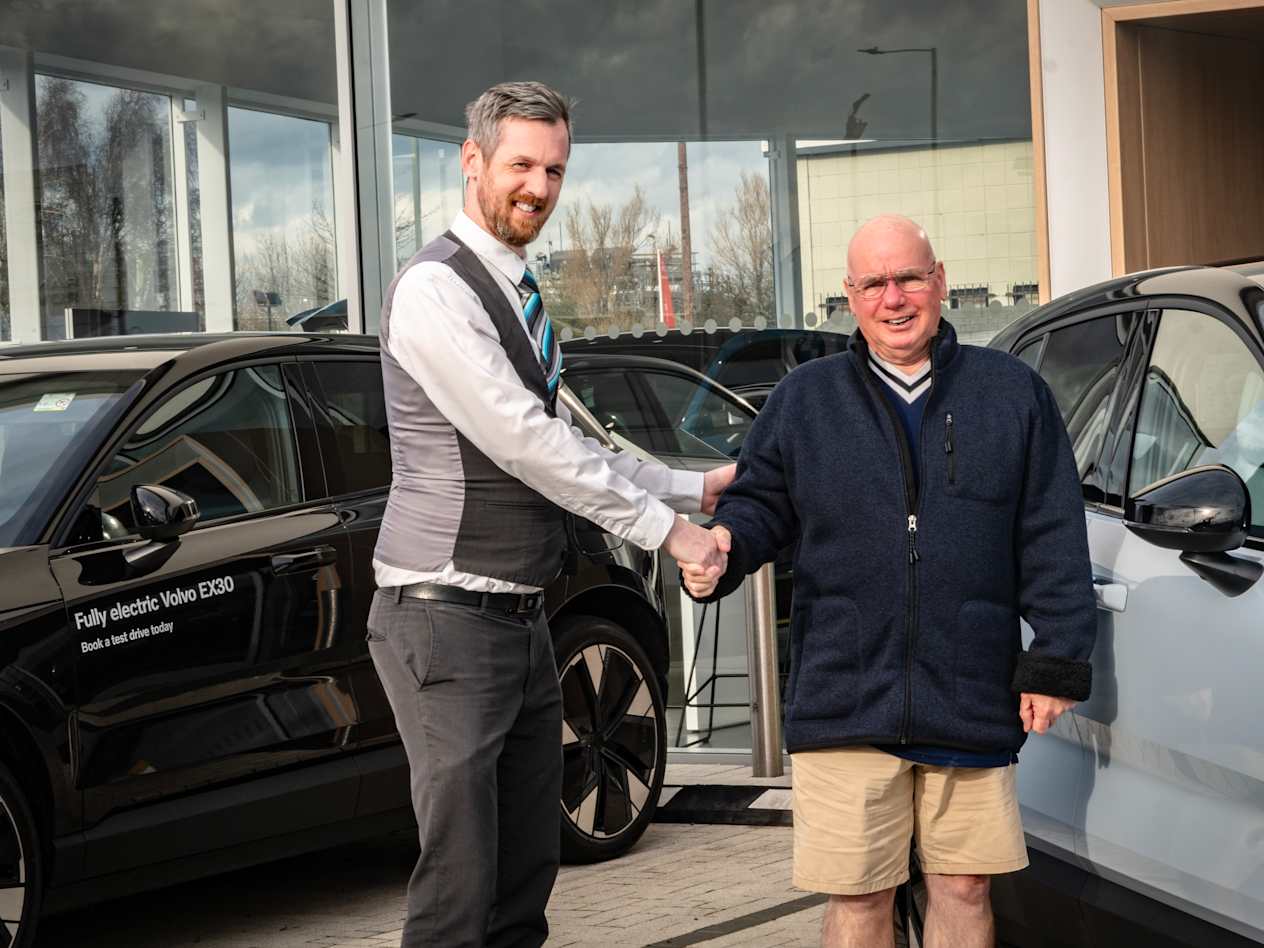 Volvo EX30 Hand Over