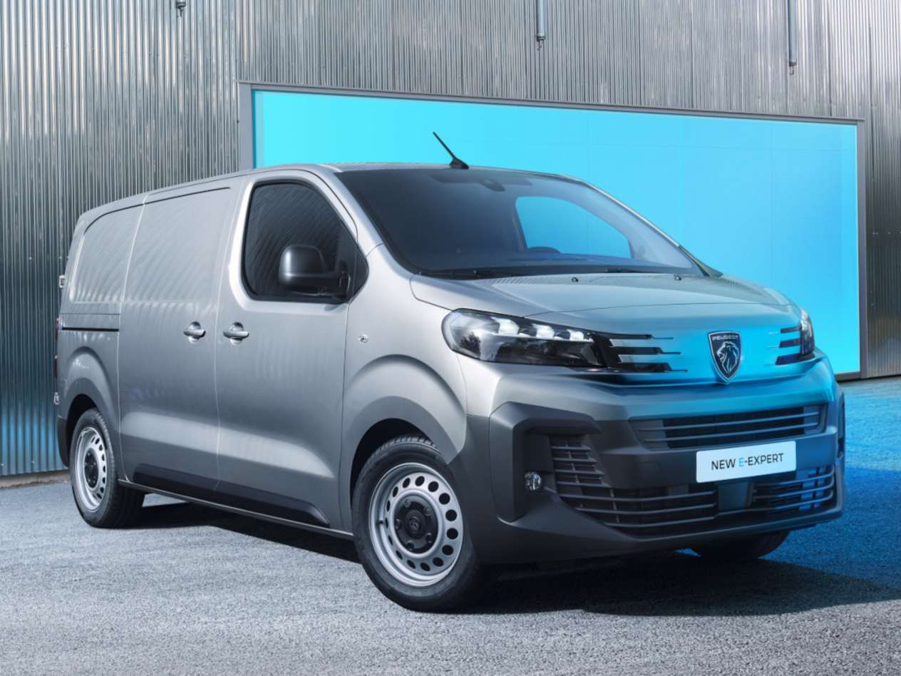 Peugeot Expert 2024 : trois quarts avant droit statique