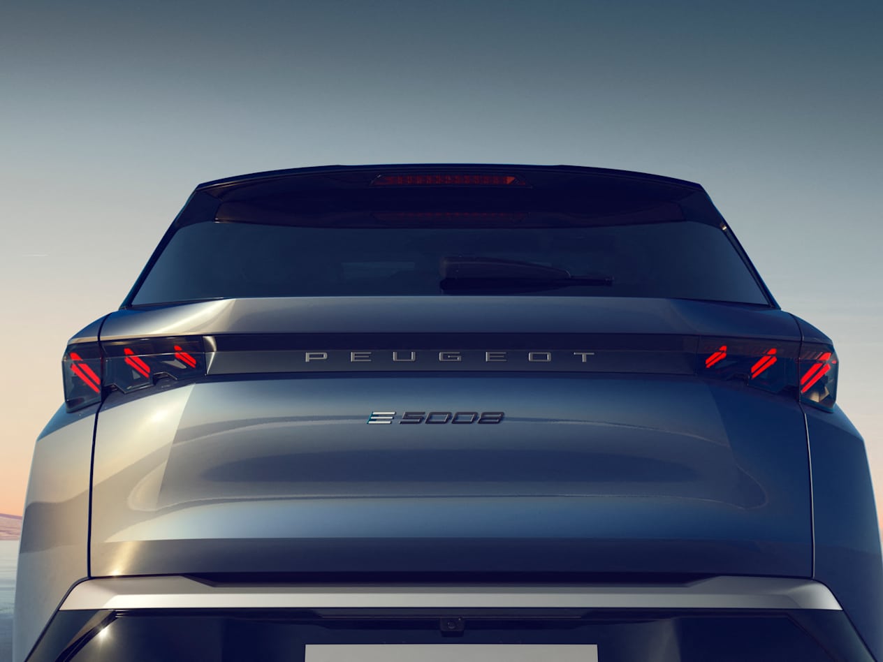 Peugeot 5008 2024 : détail face arrière
