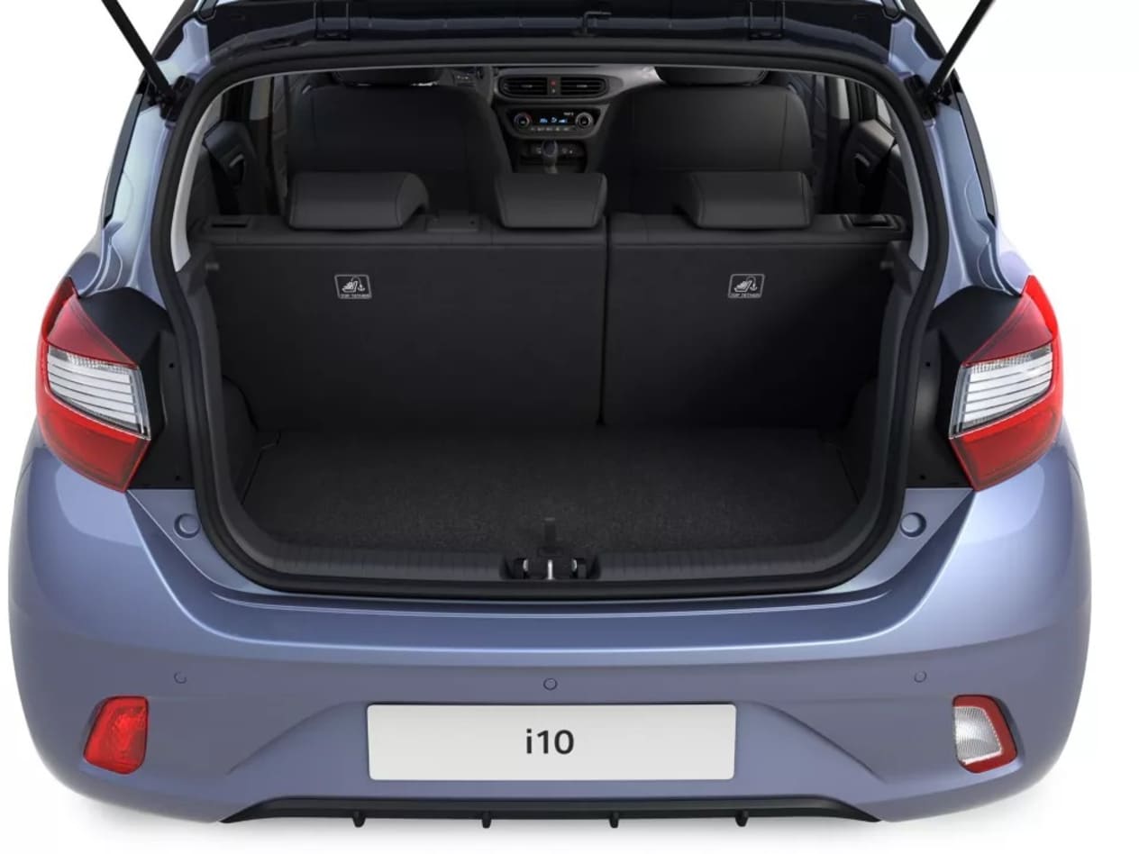 Roomy Boot Space i10