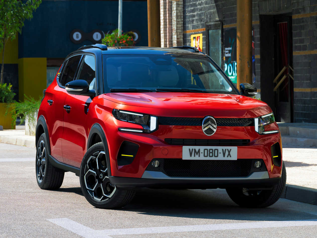 Citroën C3 2024 rouge : face avant statique dans la rue