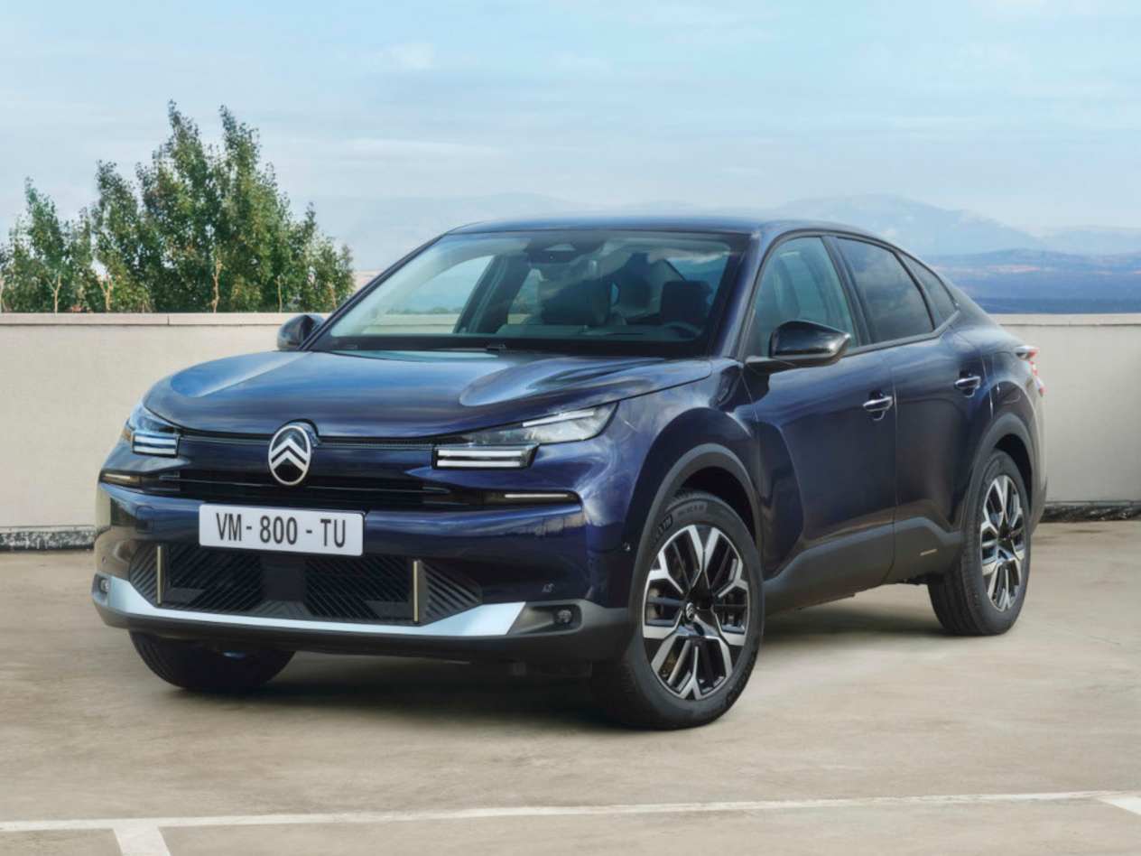 Citroën C4X 2025 : trois quarts avant gauche statique