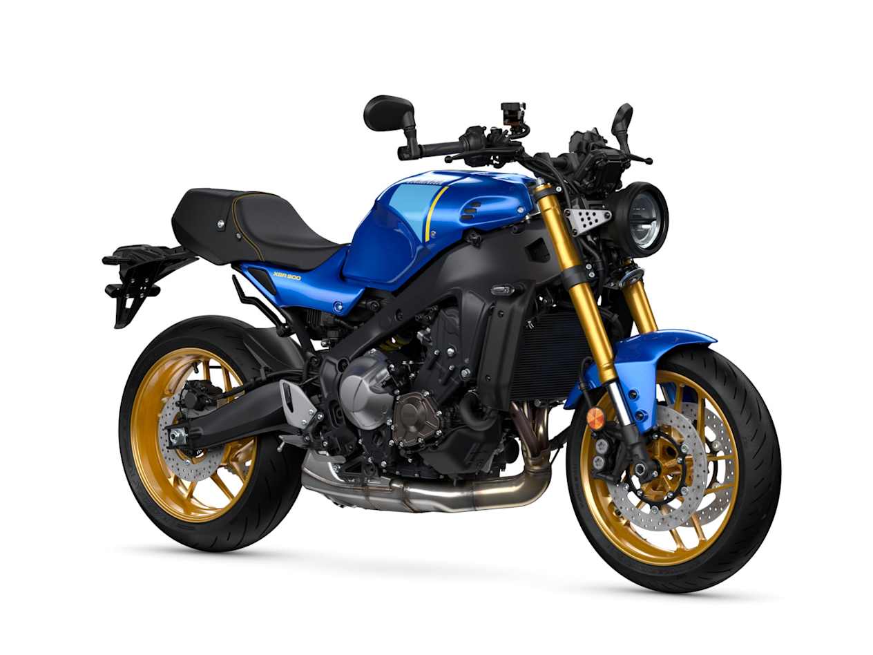 Yamaha XSR900 2022 Legend Blue studio