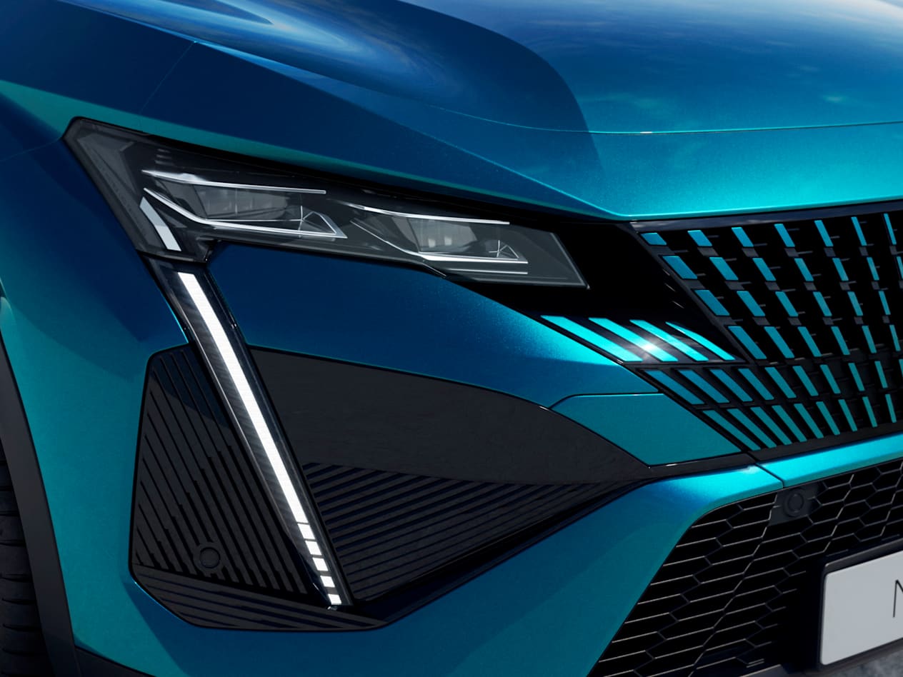 Nouvelle Peugeot 408 : Gris plan sur le phare avant droit