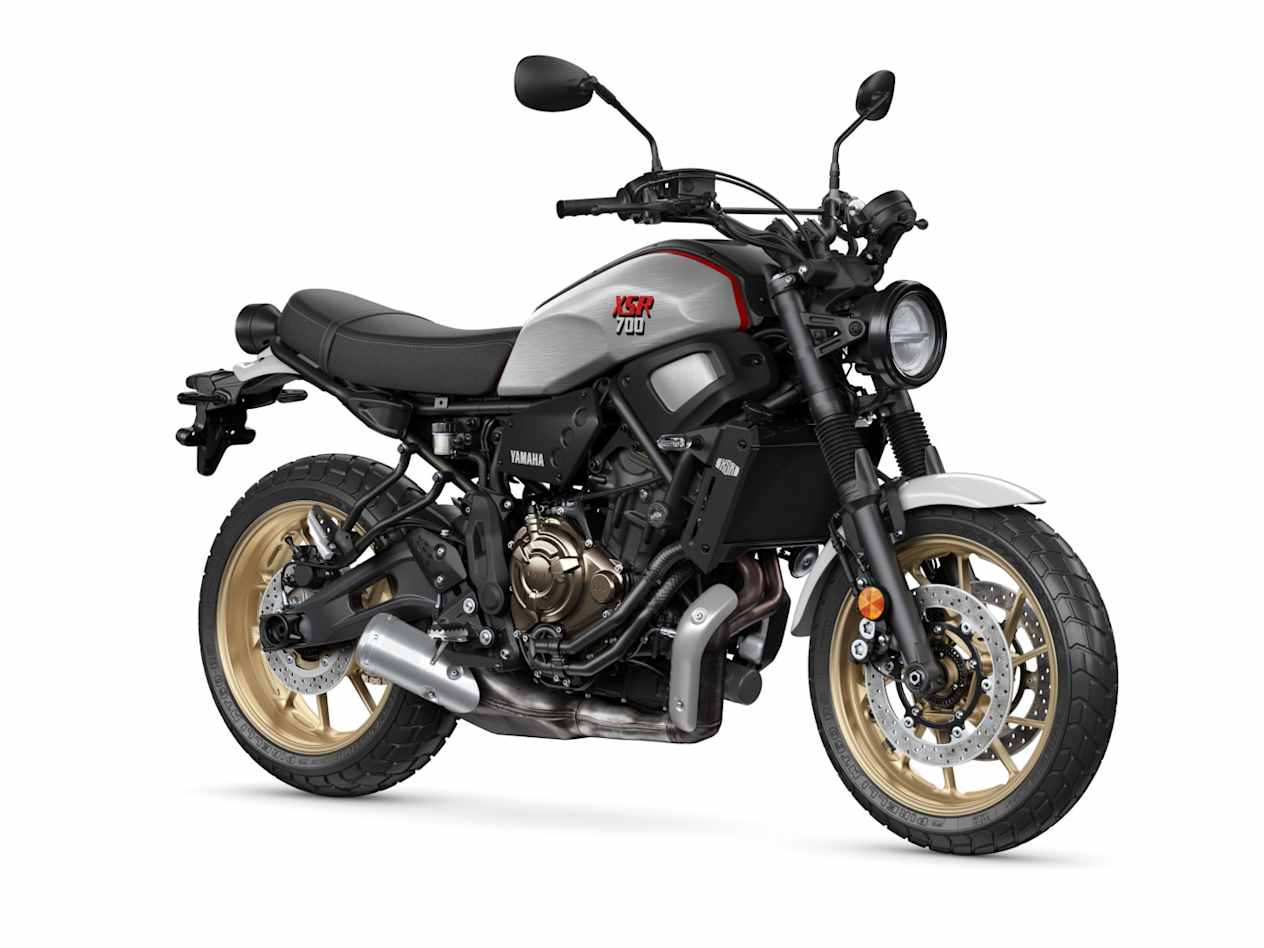 Yamaha XSR700 XTribute 2022 : trois quarts avant