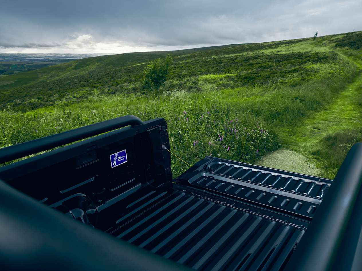 Overhead view of the loading bed of the Volkswagen Amarok