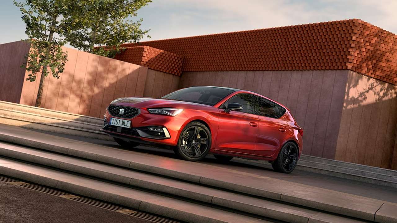 PCP: LEON FR Black Edition 1.5 115 Auto - £318 Per Month