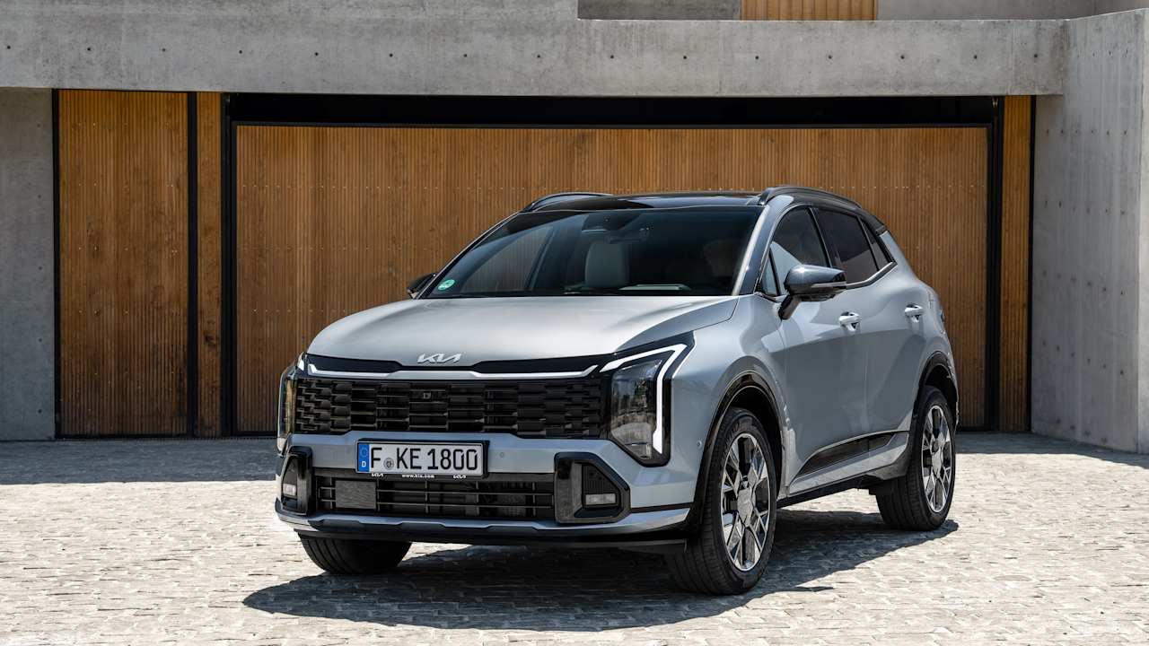 New Kia Sportage — front three-quarter exterior