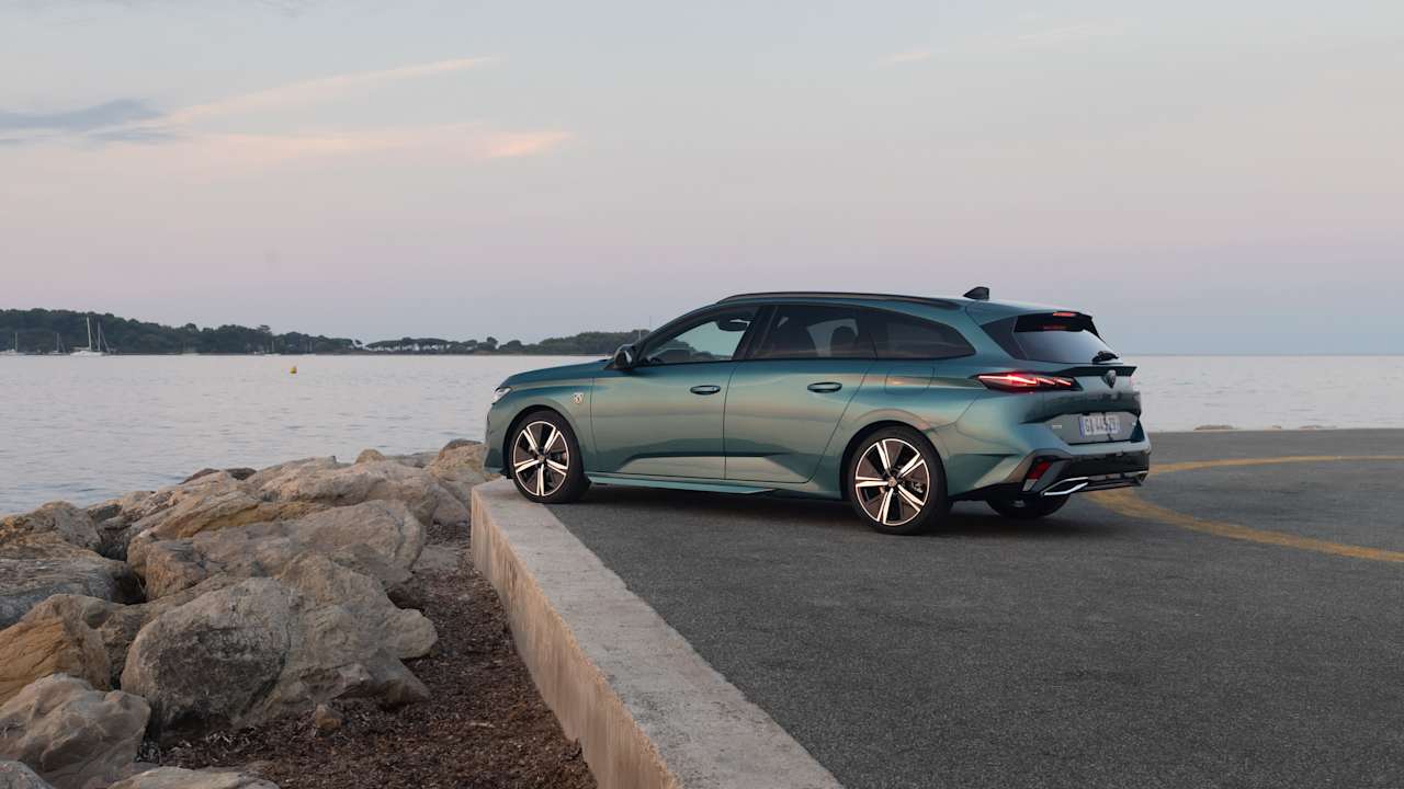 308 SW HYBRID PERSONAL CONTRACT PURCHASE - From £499 per Month 