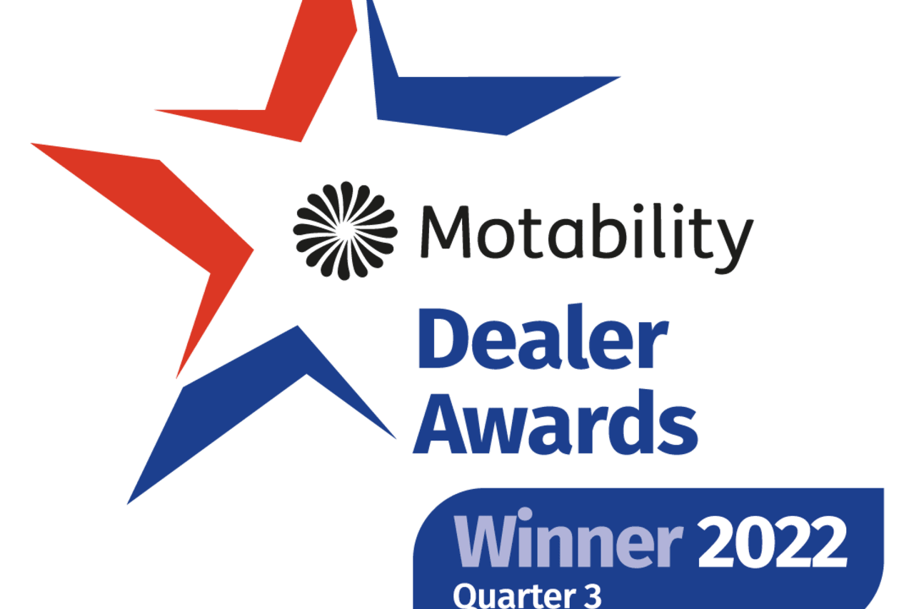 Glyn Hopkin Nissan Romford celebrates award win for delivering an excellent customer experience 