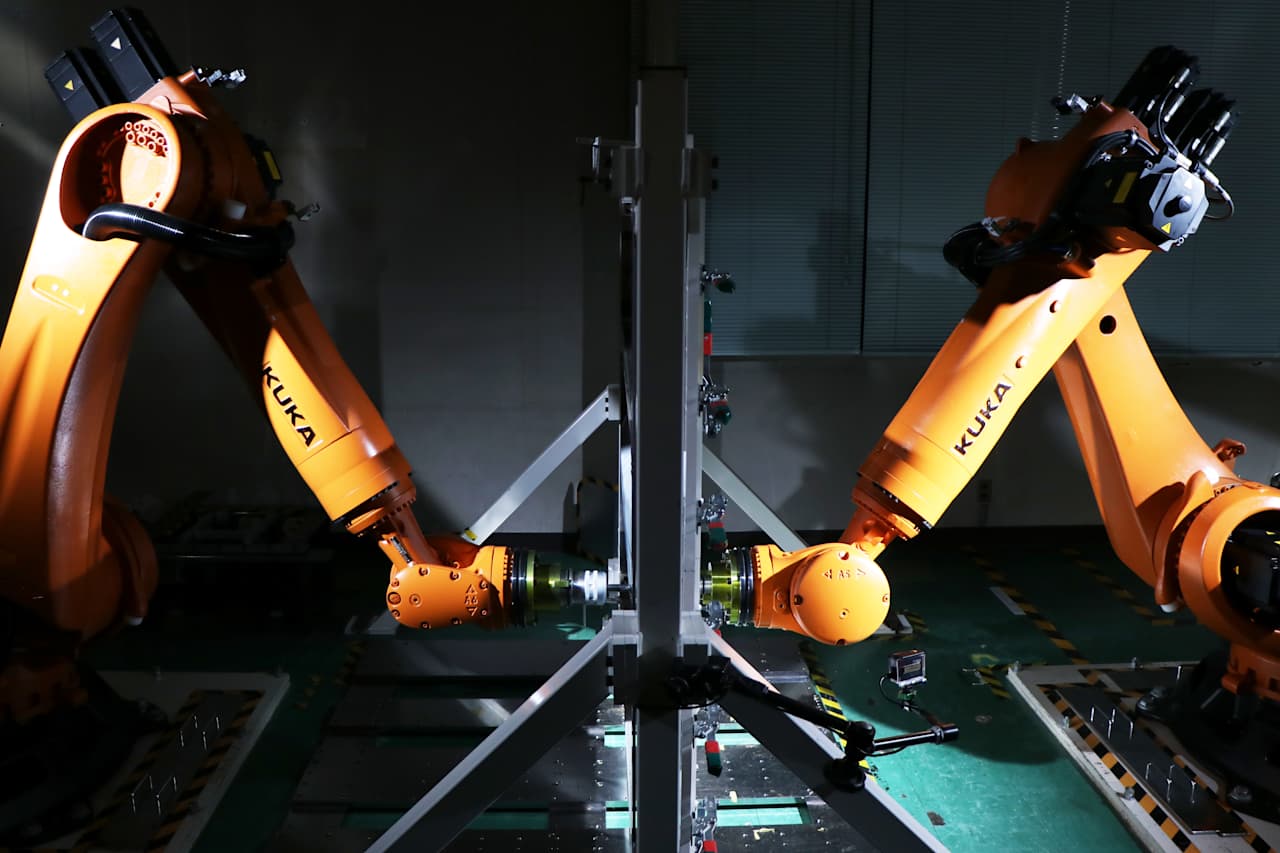 Nissan teaches robots to make replacement parts for cars 