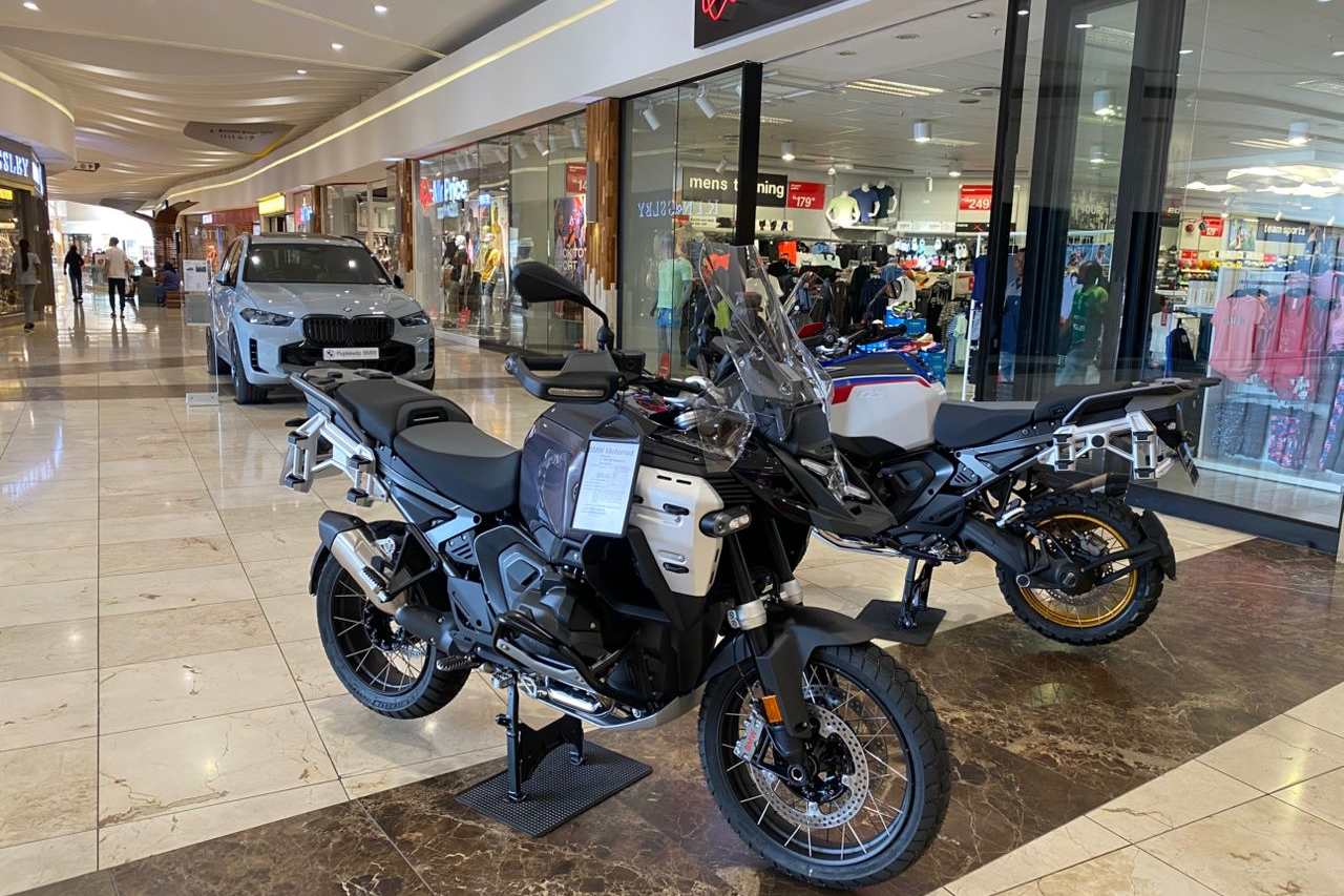 BMW Grove Mall Display 