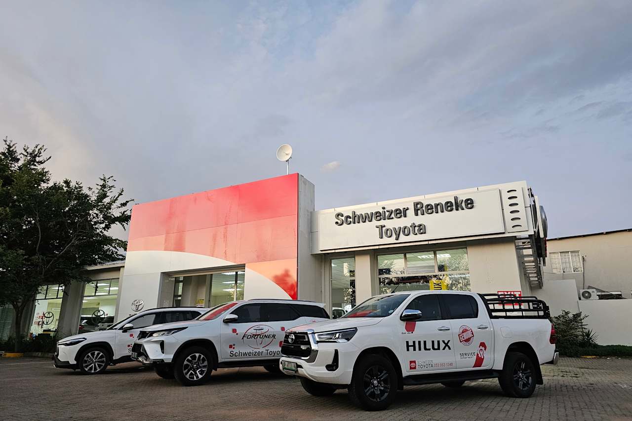 Oranje Toyota Schweizer Reneke