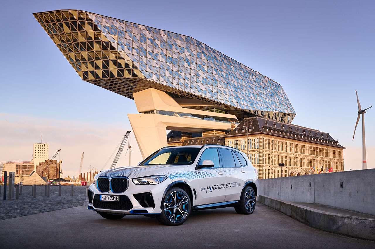 LAUNCH OF THE BMW iX5 HYDROGEN PILOT FLEET