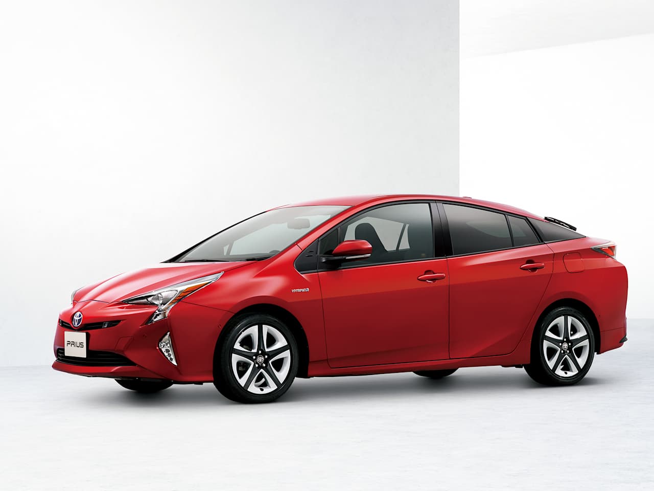 TOYOTA INTRODUCES ADVANCED TECHNOLOGIES FOR THE 2016 PRIUS