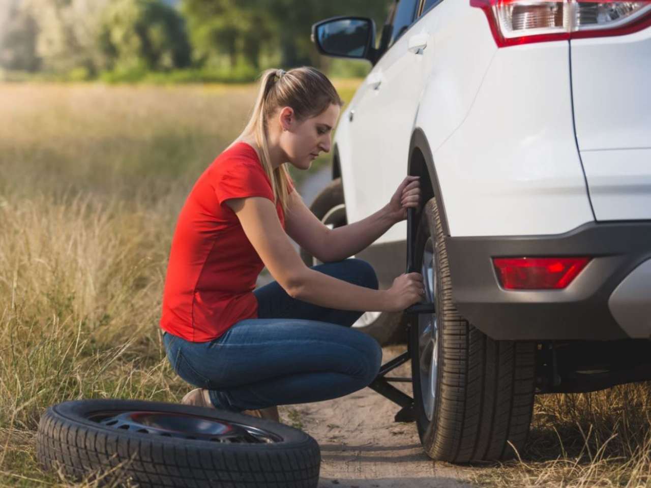 Safety Tips for Changing a Flat Tyre  