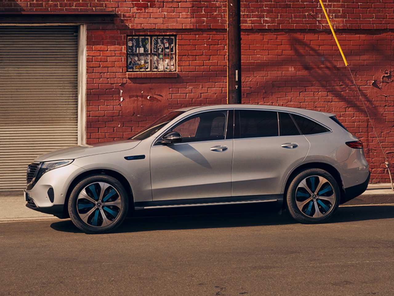 Mercedes EQC 400 4MATIC: поєднання потужності та стилю 
