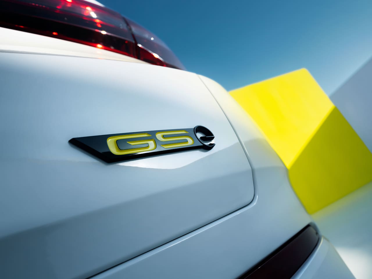 VAUXHALL EXPANDS GSe LINE-UP WITH NEW GRANDLAND GSe