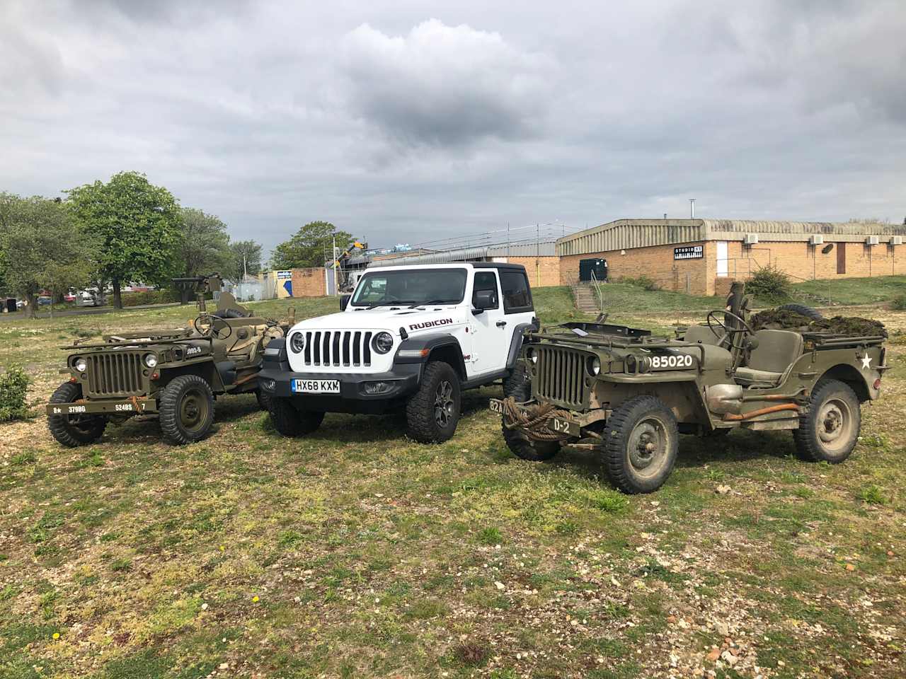 Snows Jeep co-host a 'Drive to Remember' with a commemorative Convoy