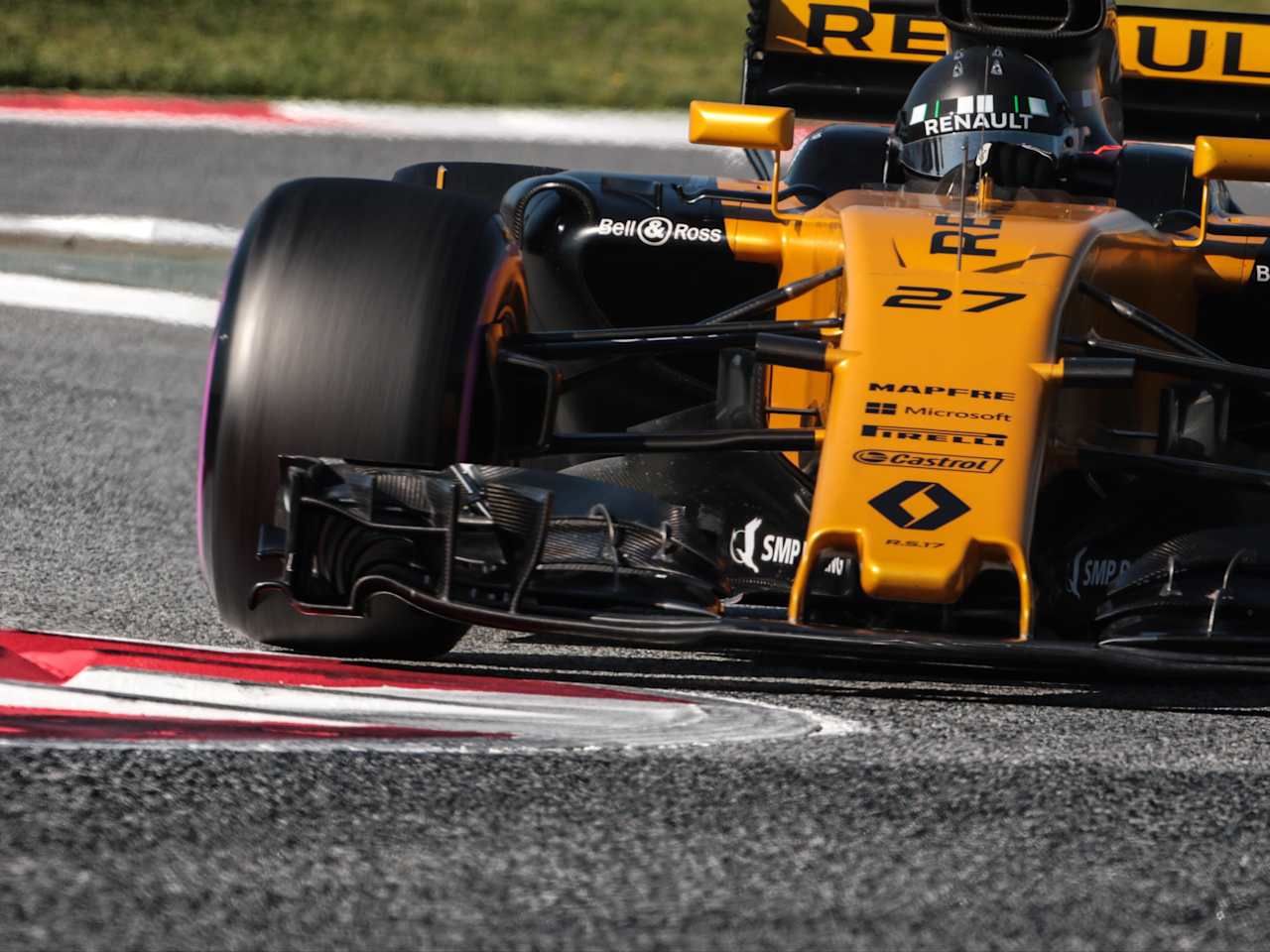 TRY A NEW RENAULT TO WIN ULTIMATE FORMULA 1 TEST DRIVE