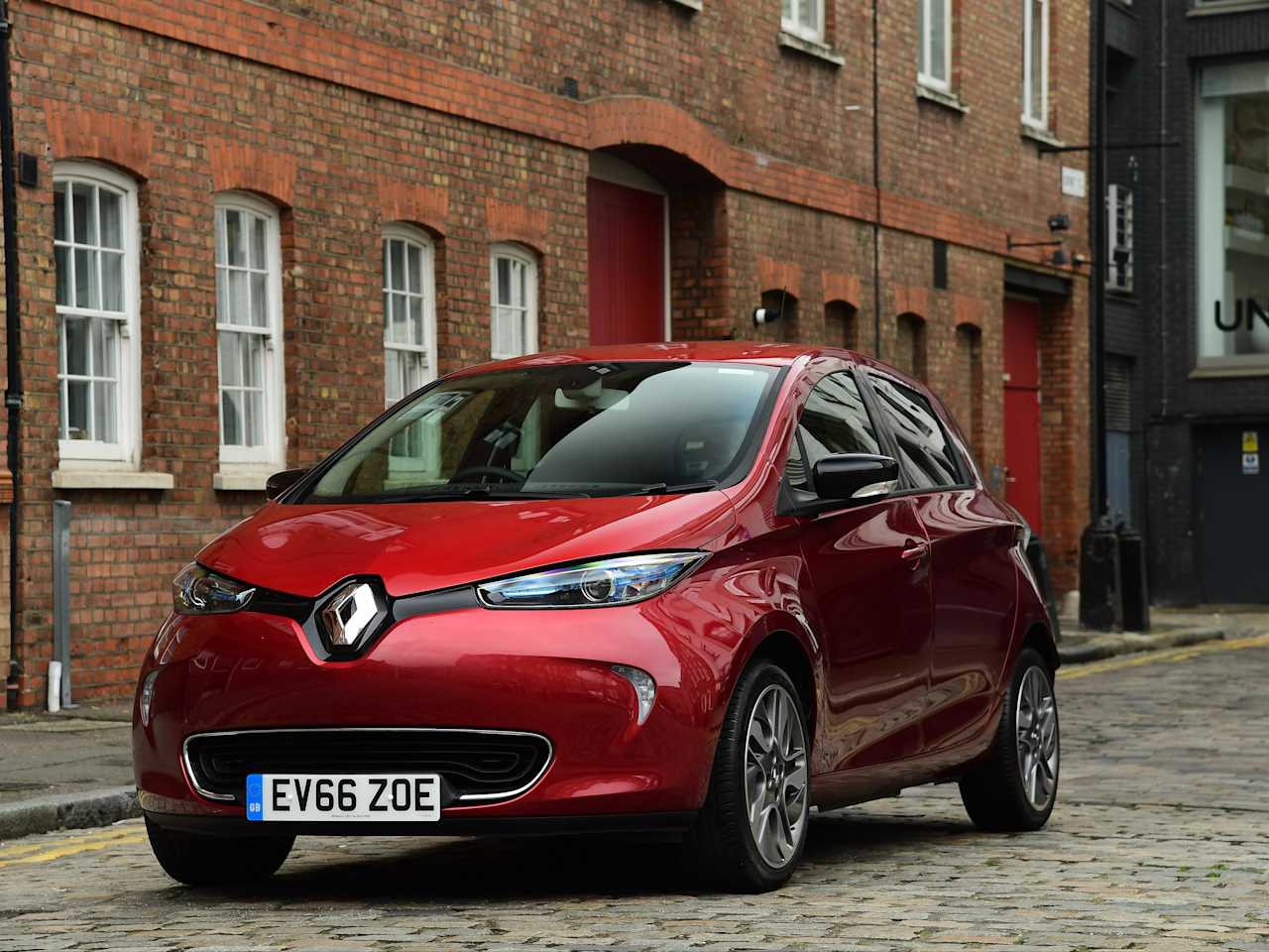 RENAULT ZOE VOTED 'BEST SMALL COMPANY CAR' AT THE CARBUYER AWARDS 2018 