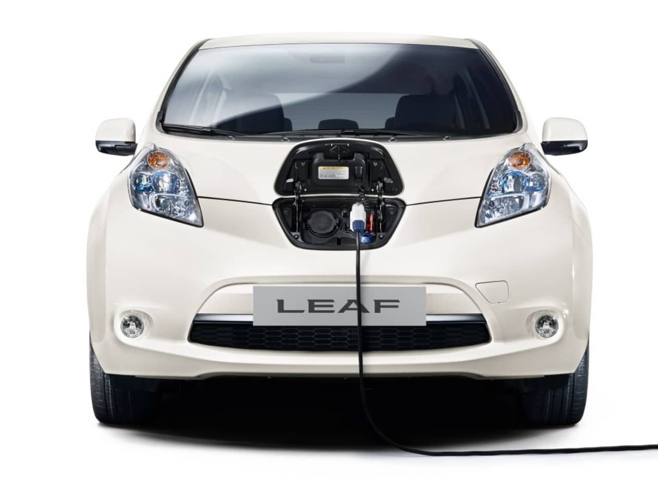 NISSAN LEAF CROWNED 'BEST EV' IN AUTO EXPRESS USED CAR AWARDS 