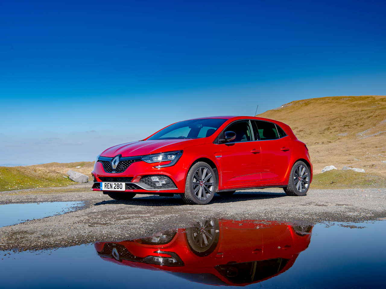 RENAULT SCOOPS A TRIO OF VICTORIES IN PRESTIGIOUS WHAT CAR? USED CAR AWARDS