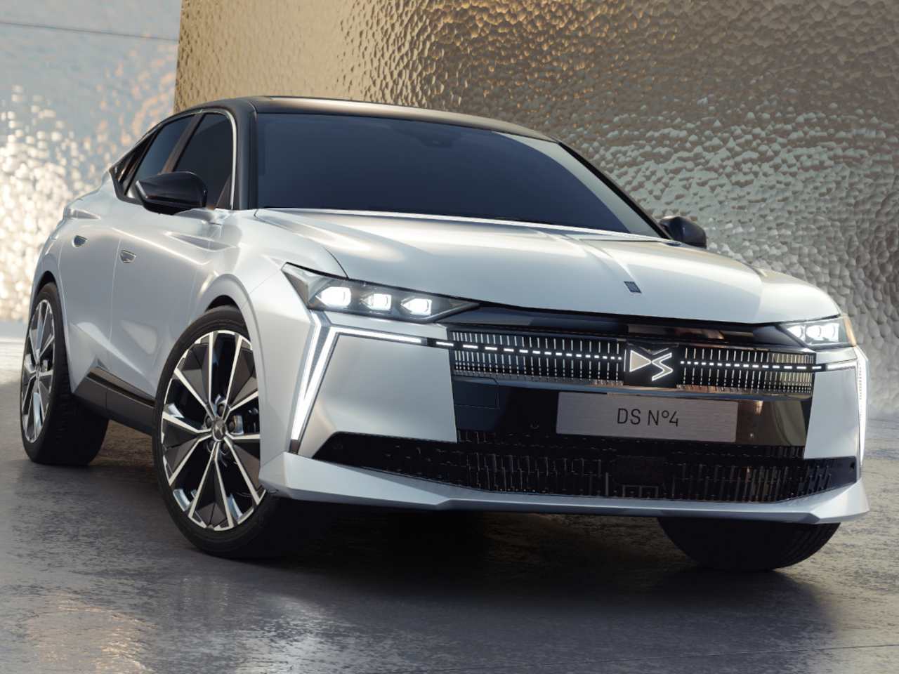 DS N°4 : La compacte premium désormais 100% électrique