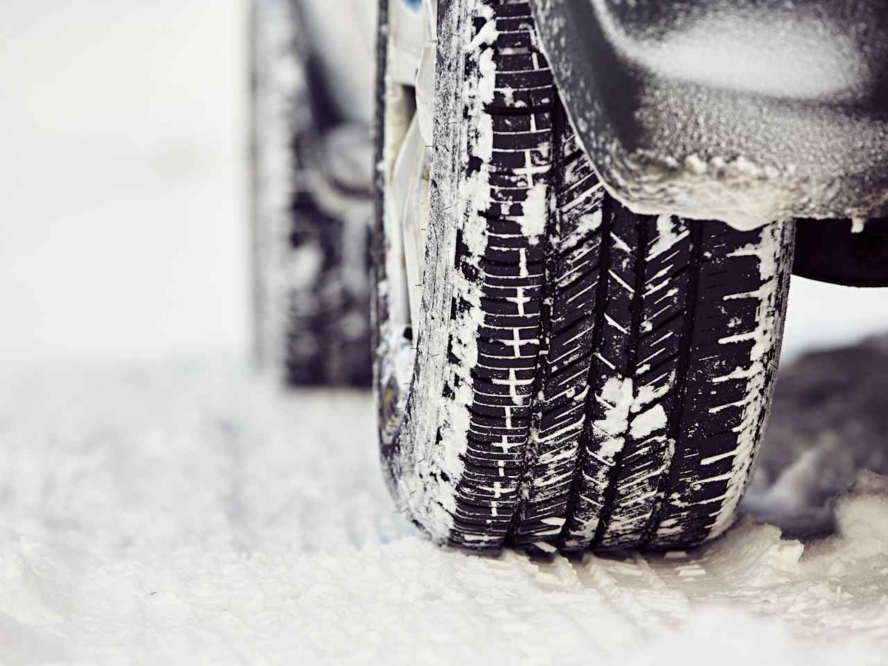Pourquoi faut-il équiper sa voiture de pneus hiver… en hiver ?