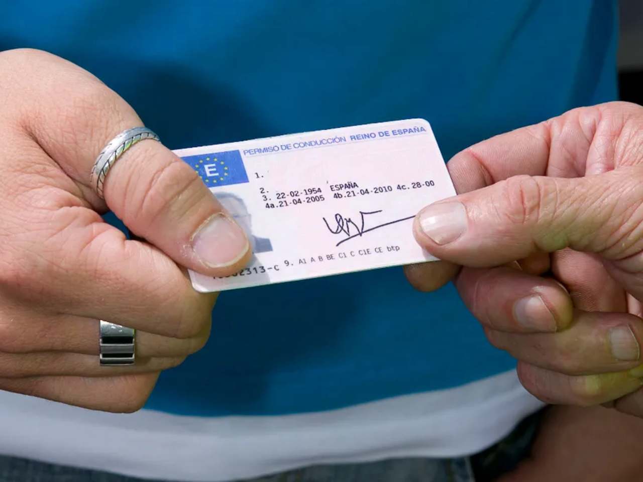 ¿Podemos votar con el carnet de conducir?