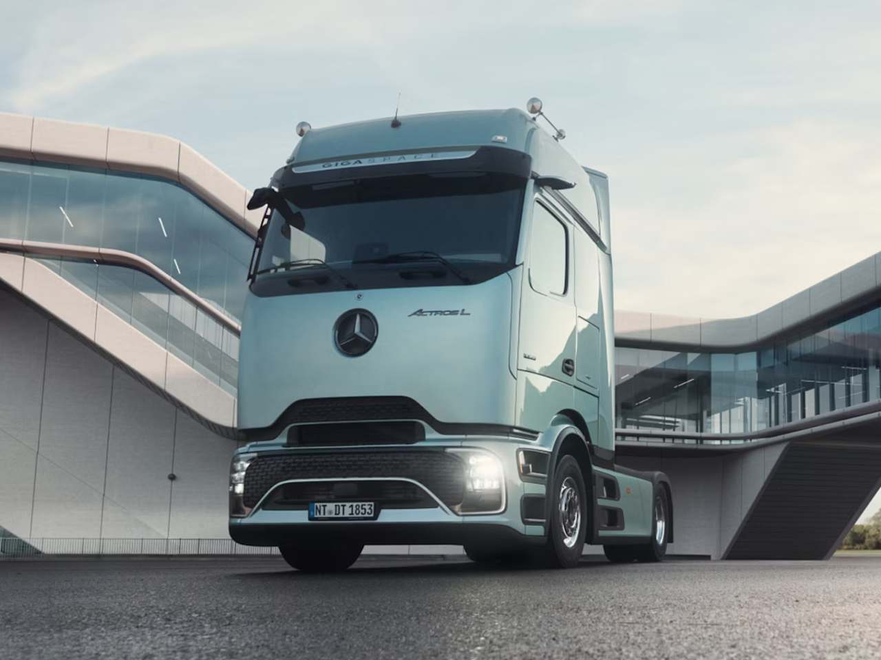 Votre Actros L à partir de 1990€/mois*