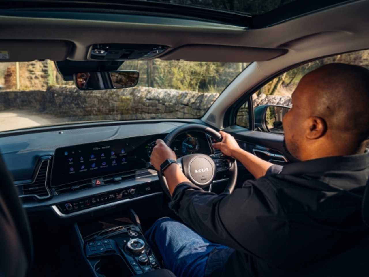 UK driving behaviours changing due to cost-of-living crisis, Kia survey finds