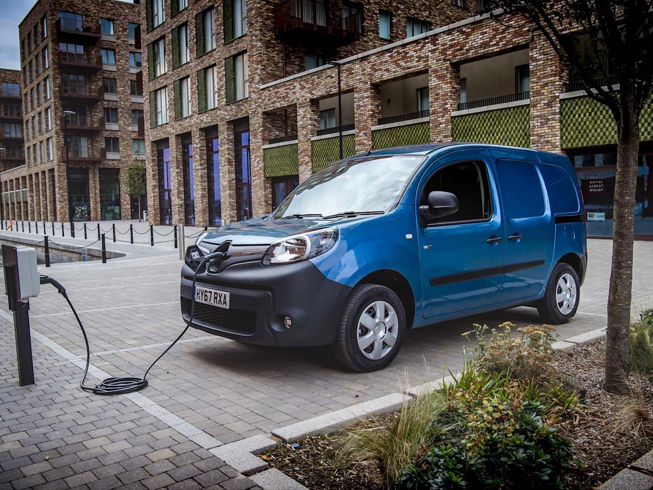 RENAULT KANGOO Z.E WINS THE GREEN AWARD AT THE WHAT VAN? AWARDS 2018