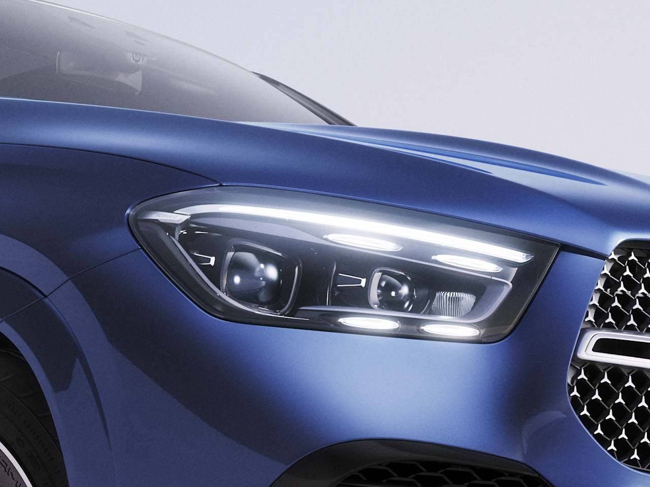Огляд технології Mercedes-Benz: фари зовнішнього освітлення MULTIBEAM LED
