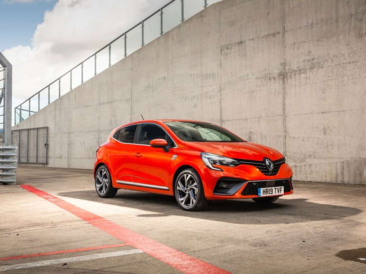 ALL-NEW RENAULT CLIO WINS THE SUN LEGEND AWARD AT THE MOTOR AWARDS 2019 
