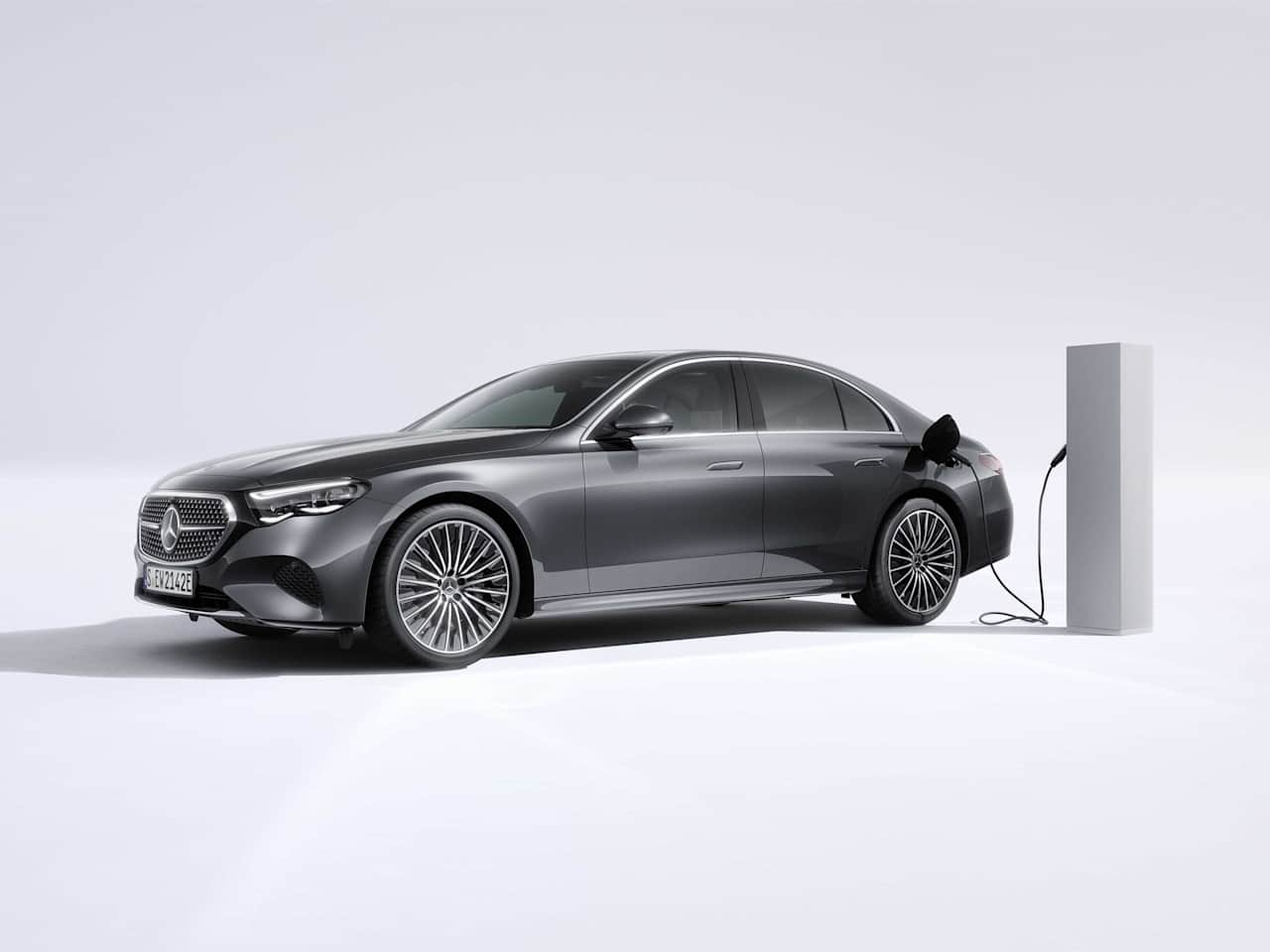 Mercedes Benz E 300 e: гібридний автомобіль Е-Класу