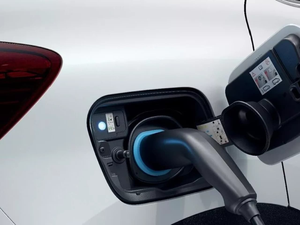 Definitive Guide to Plug-In Hybrid Electric Vehicles (PHEVs)