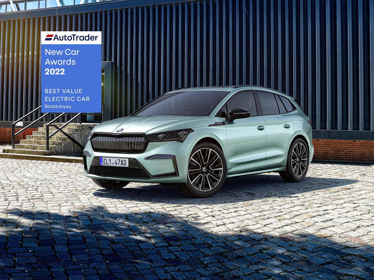 ŠKODA ENYAQ WINS AWARD AT AUTO TRADER NEW CAR AWARDS 2022