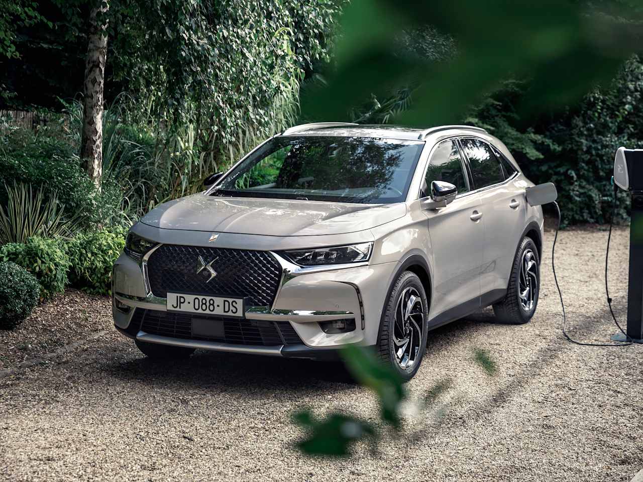 DS 7 Crossback E-Tense : deux versions hybrides rechargeables
