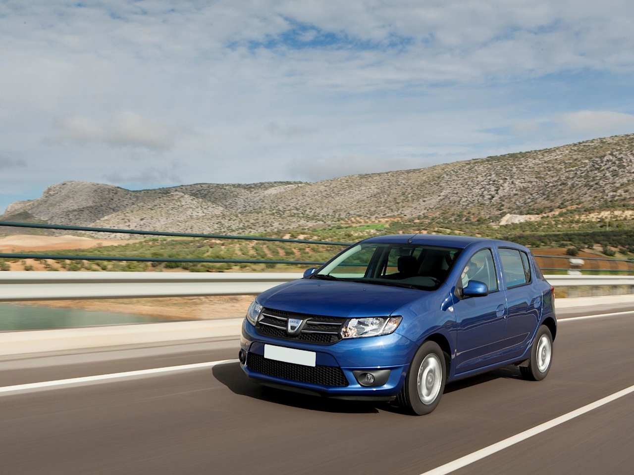 DACIA SANDERO A FOUR-TIME WINNER AT WHAT CAR? AWARDS