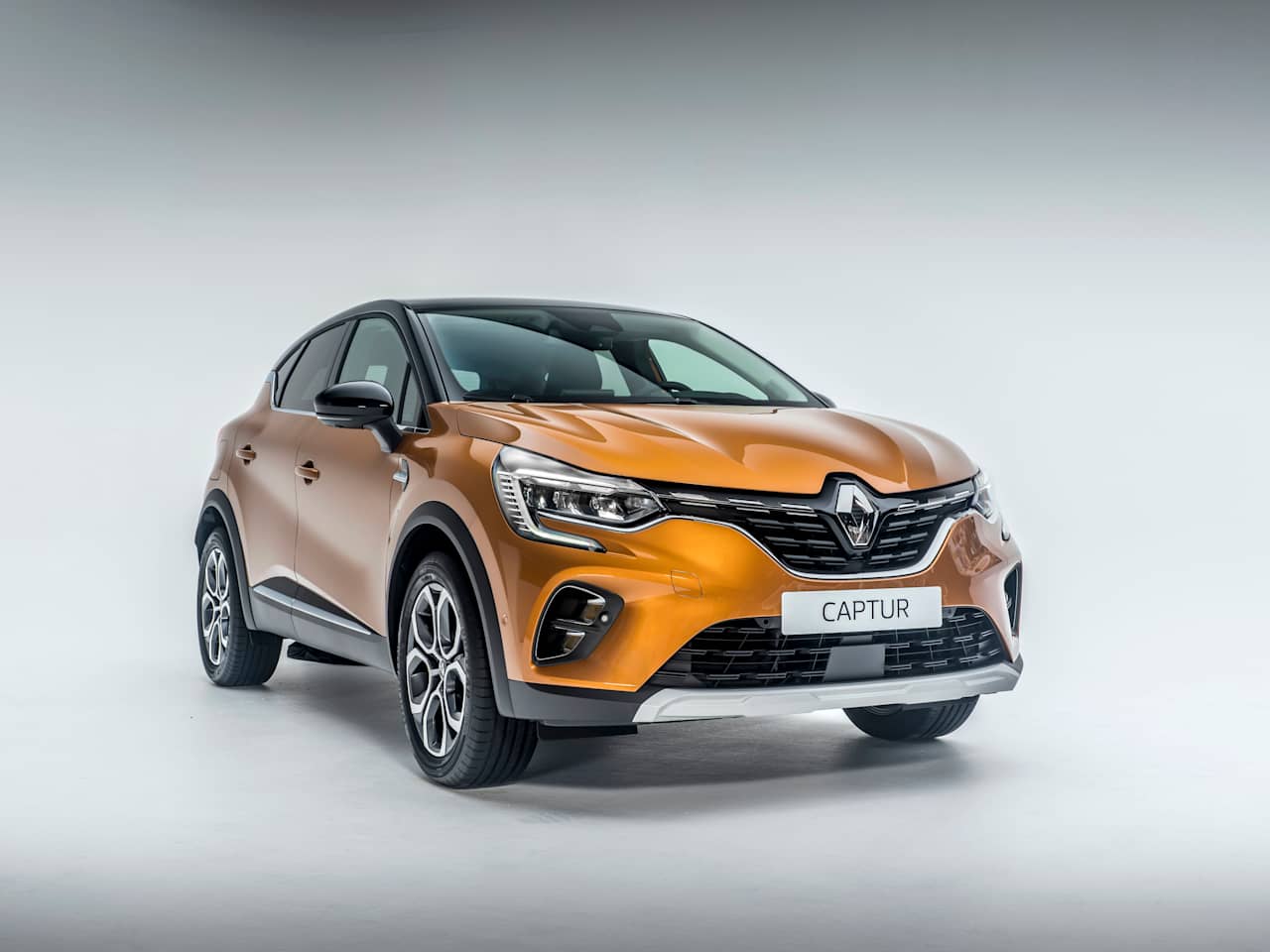 RENAULT REVEALS ALL-NEW CAPTUR UK PRICING AND SPECIFICATIONS