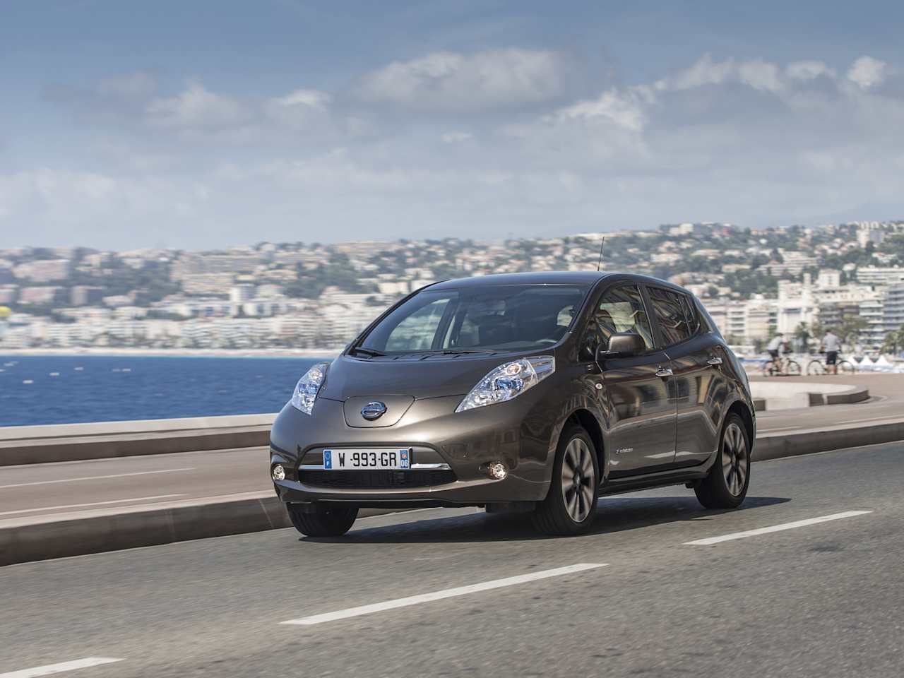 New 2016 Leaf 30KWH delivers 150 mile range